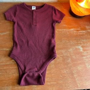 Old Navy Ribbed Burgundy Short Sleeve Onesie Fall Autumn Baby 18-24 Months